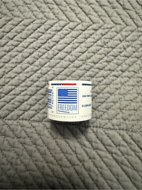 New 1 coil Of 100 USPS STAMPS AMERICAN Flag